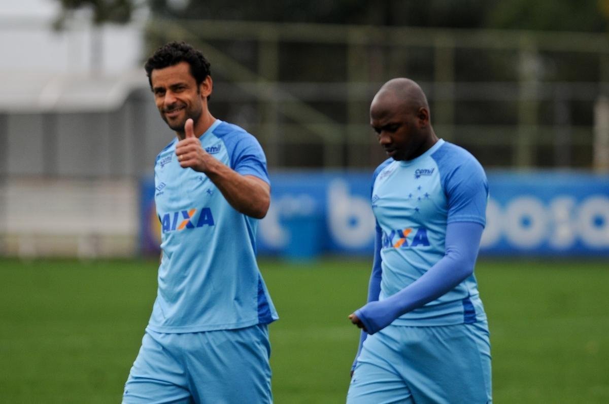 Cruzeiro treinou na tarde desta segunda-feira, na Toca da Raposa II, e embarcou para Buenos Aires horas depois. Na quarta, time enfrenta o Boca Juniors, na Bombonera, pela Copa Libertadores. O meia Arrascaeta, com dores na coxa esquerda, no viajou com a delegao. Tambm ficaram em Belo Horizonte o meia Mancuello e o atacante Sass.