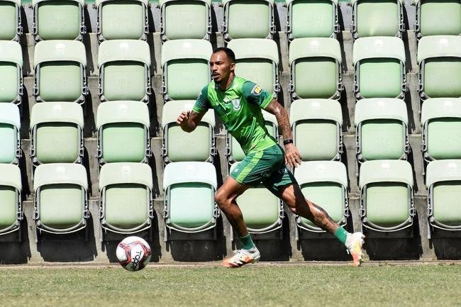O zagueiro/lateral-direito Joseph testou positivo para COVID-19 pela segunda vez no dia 27 de fevereiro