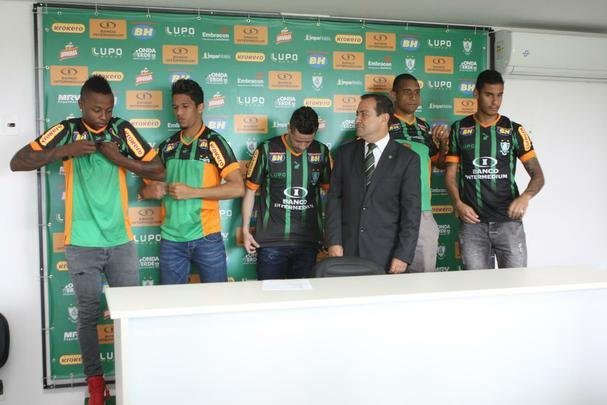 Zagueiro Cardoso, os meias Diego Lopes e Eisner Loboa, e os atacantes Nixon e Michael foram apresentados pelo presidente Anderson Racilan