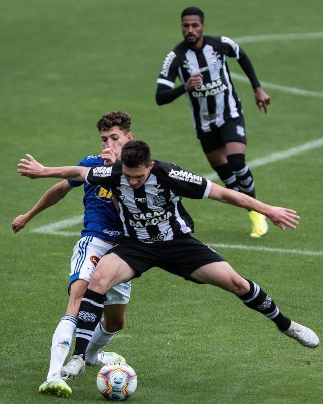 Equipes se enfrentaram neste domingo, no Orlando Scarpelli, em Florianpolis