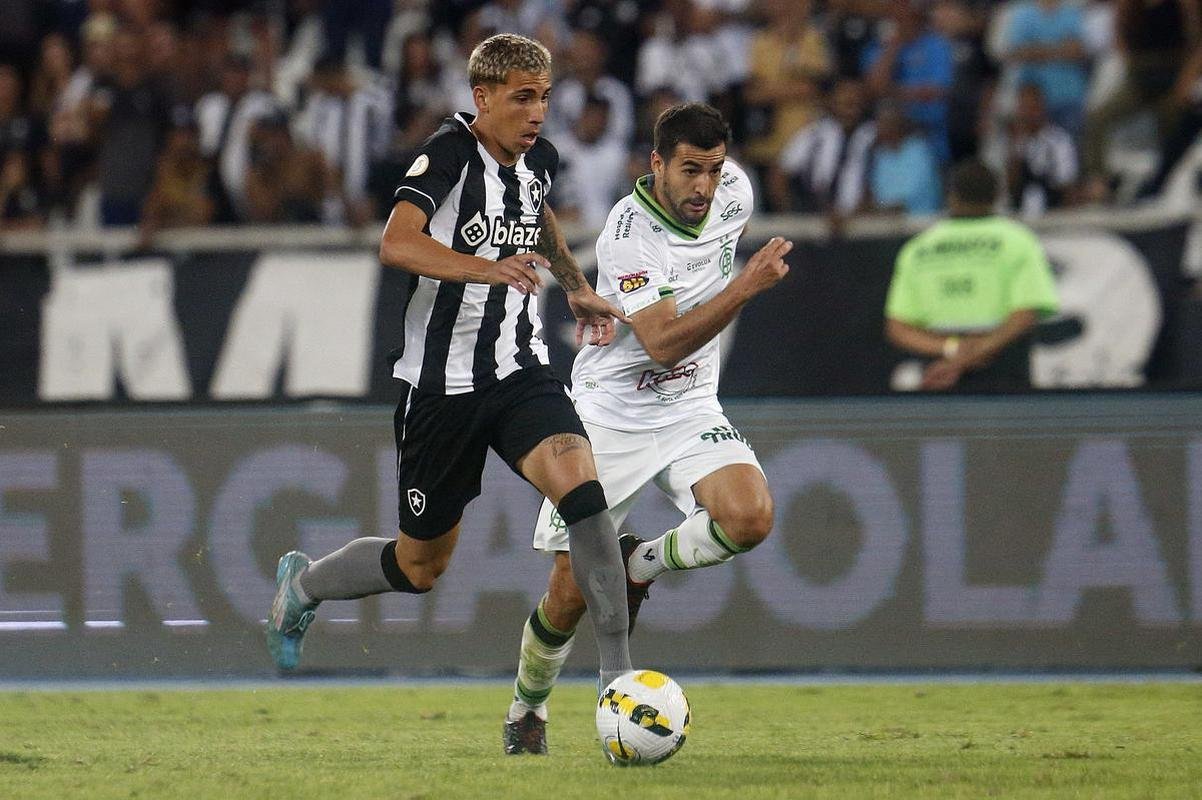 Fotos da partida entre Botafogo e Amrica, pelo duelo de volta das oitavas de final da Copa do Brasil. Jogo foi realizado nesta quinta-feira (14), no estdio Nilton Santos, na cidade do Rio de Janeiro.