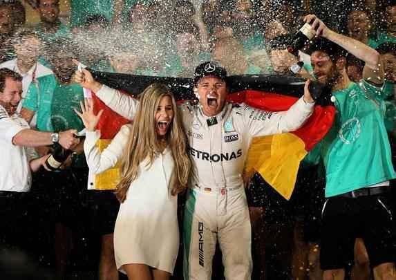 Festa de Nico Rosberg com o ttulo indito na Frmula 1; feito veio com segundo lugar em Abu Dhabi