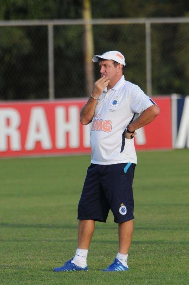 Cuca comandou o Cruzeiro entre 2010 e 2011.