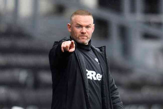 Wayne Rooney em comandando a equipe do Derby County