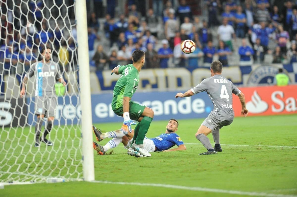 Fotos do primeiro tempo do duelo entre Cruzeiro e Racing, no Mineiro, pela Libertadores