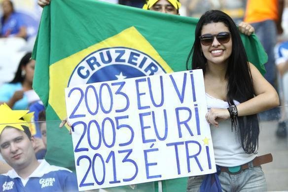 Torcida cruzeirense comea a festa dentro do estdio antes da partida decisiva contra o Grmio
