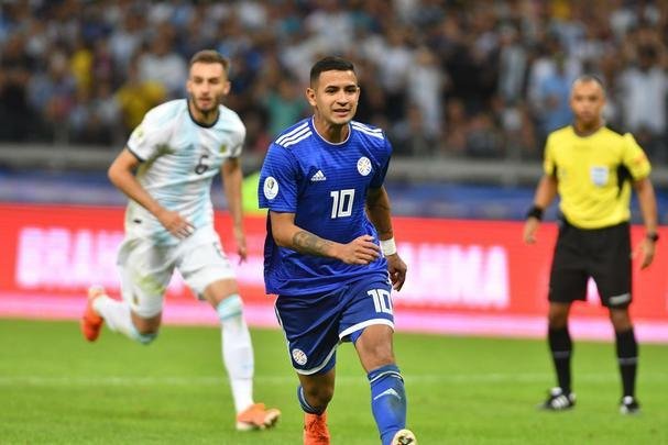 Fotos do empate por 1 a 1 entre Argentina e Paraguai, no Mineiro, pela Copa Amrica