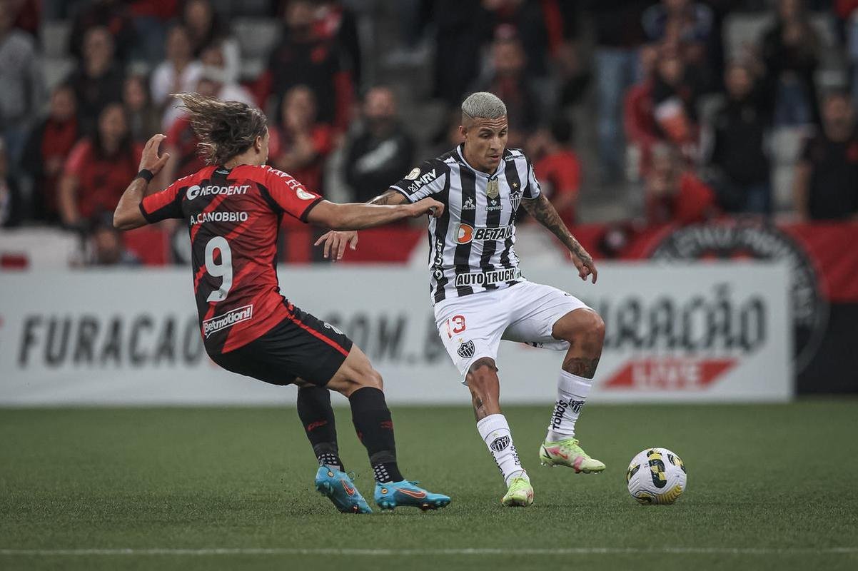 Neste domingo (17), o Atlético enfrentou, em Curitiba, o Athletico-PR pela 2ª rodada da Série A do Campeonato Brasileiro. A partida foi realizada na Arena da Baixada.