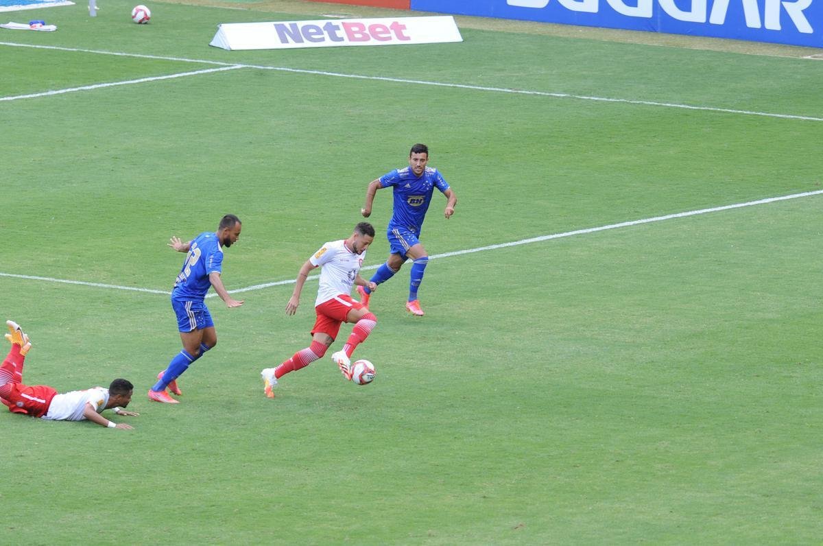Fotos do empate por 0 a 0 entre Cruzeiro e Tombense, no Mineiro, em Belo Horizonte, pela sexta rodada do Campeonato Mineiro de 2021. Goleiro cruzeirense Fbio pegou um pnalti cobrado por Paulinho Dias e evitou o revs.