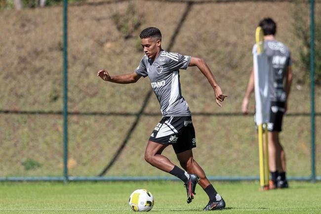 Fotos do treino do Atl�tico na Cidade do Galo nesta quinta-feira (7). Jair fez atividades com bola, mas pouco contato, enquanto Keno fez trabalhos leves com bola e corridas em campo.