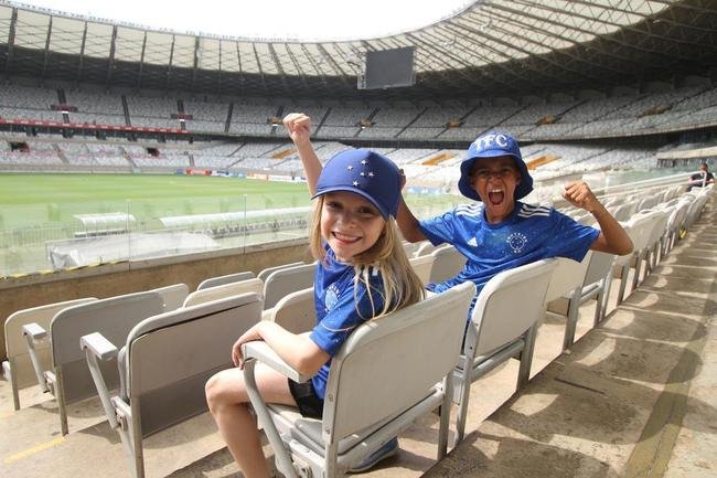 Alcia Reis e Gabriel Henry, crianas sempre presentes e marcantes na campanha do acesso do Cruzeiro