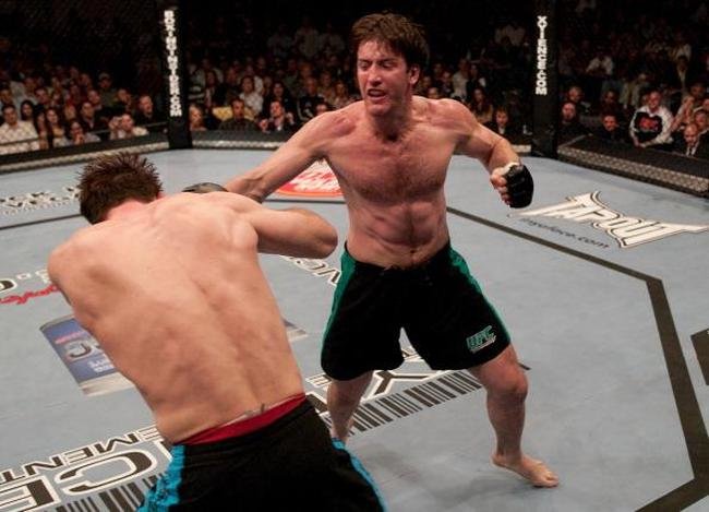 Imagens da final do The Ultimate Fighter 1, entre Forrest Griffin e Stephan Bonnar, vencida por Griffin