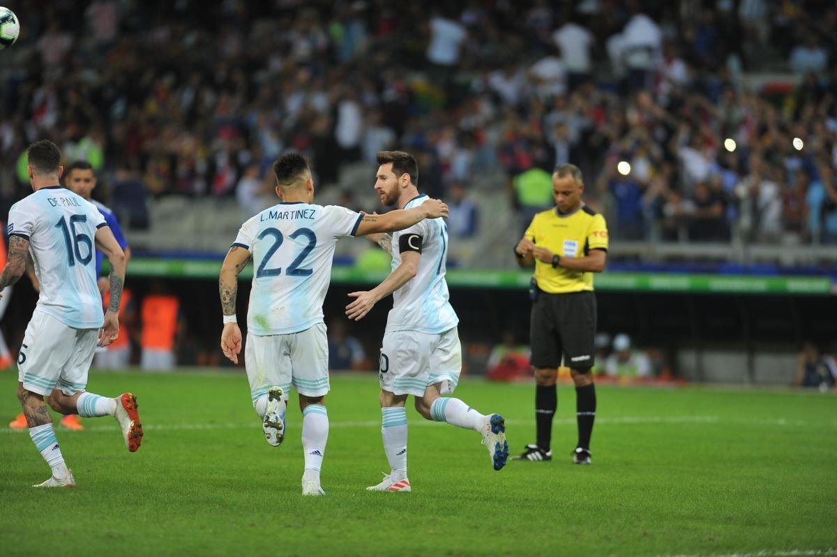 Fotos do duelo entre Argentina e Paraguai, no Mineiro, pela Copa Amrica