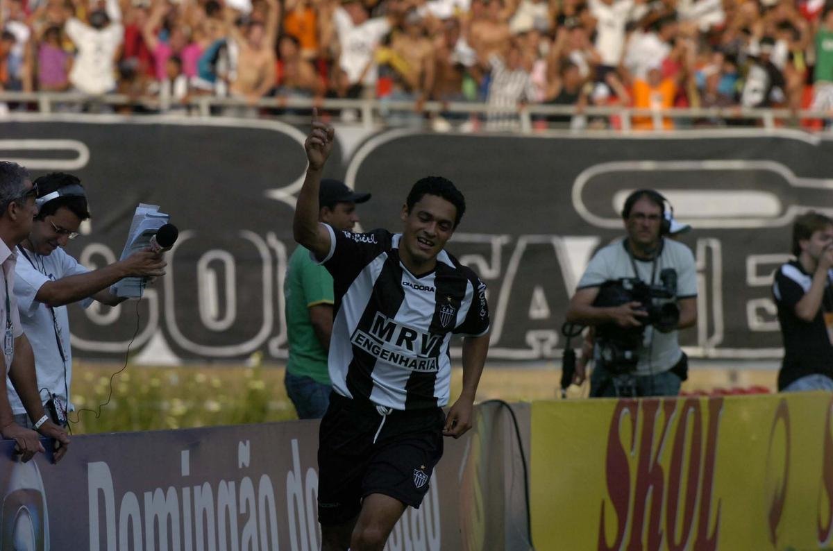 26 - der Lus - 2006/2007/2008/2009 - 161 jogos / 43 gols - 0,267 por jogo