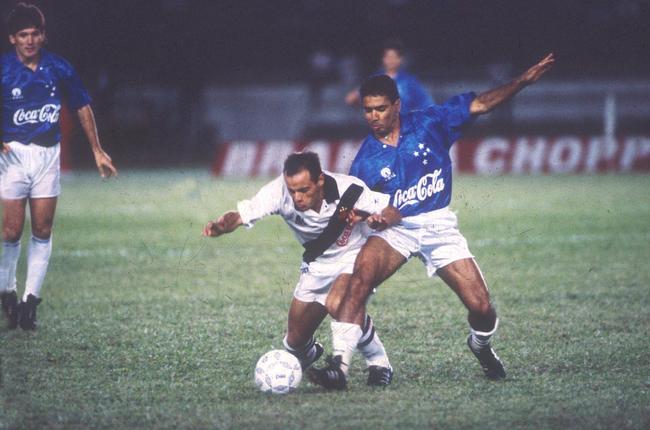 Boi, boi, boi, boi Boiadeiro, v se faz um gol pra torcida do Cruzeiro! Marco Antnio Boiadeiro deu show no clube no comeo dos anos 1990, tornou-se dolo e ganhou essa msica de presente dos cruzeirenses no Mineiro. Ele vestiu a 10 celeste na conquista da Supercopa de 1992. Foi ainda campeo da Supercopa de 1991, do Mineiro de 1992 e da Copa do Brasil de 1993.