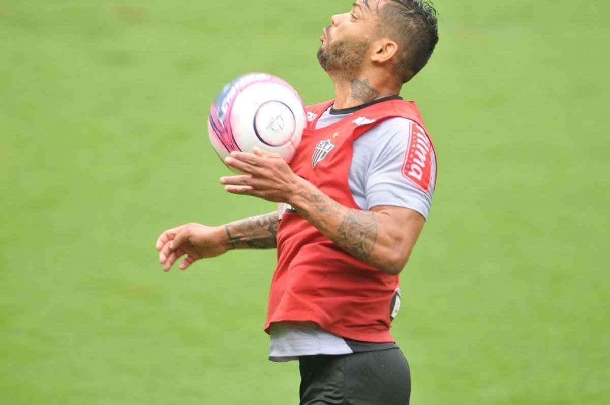 Carlos foi emprestado ao Paran.