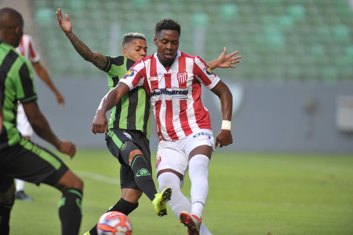 Veja fotos do jogo entre Amrica e Villa Nova