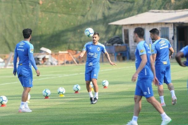 Galeria de fotos do treino do Cruzeiro nesta sexta-feira (6/9), na Toca da Raposa II