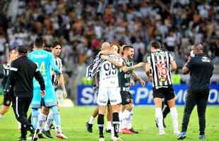 Depois de ter o nome cantado no Mineiro, Diego Tardelli, dolo do clube e hoje no Santos, reverenciou torcedor do Atltico