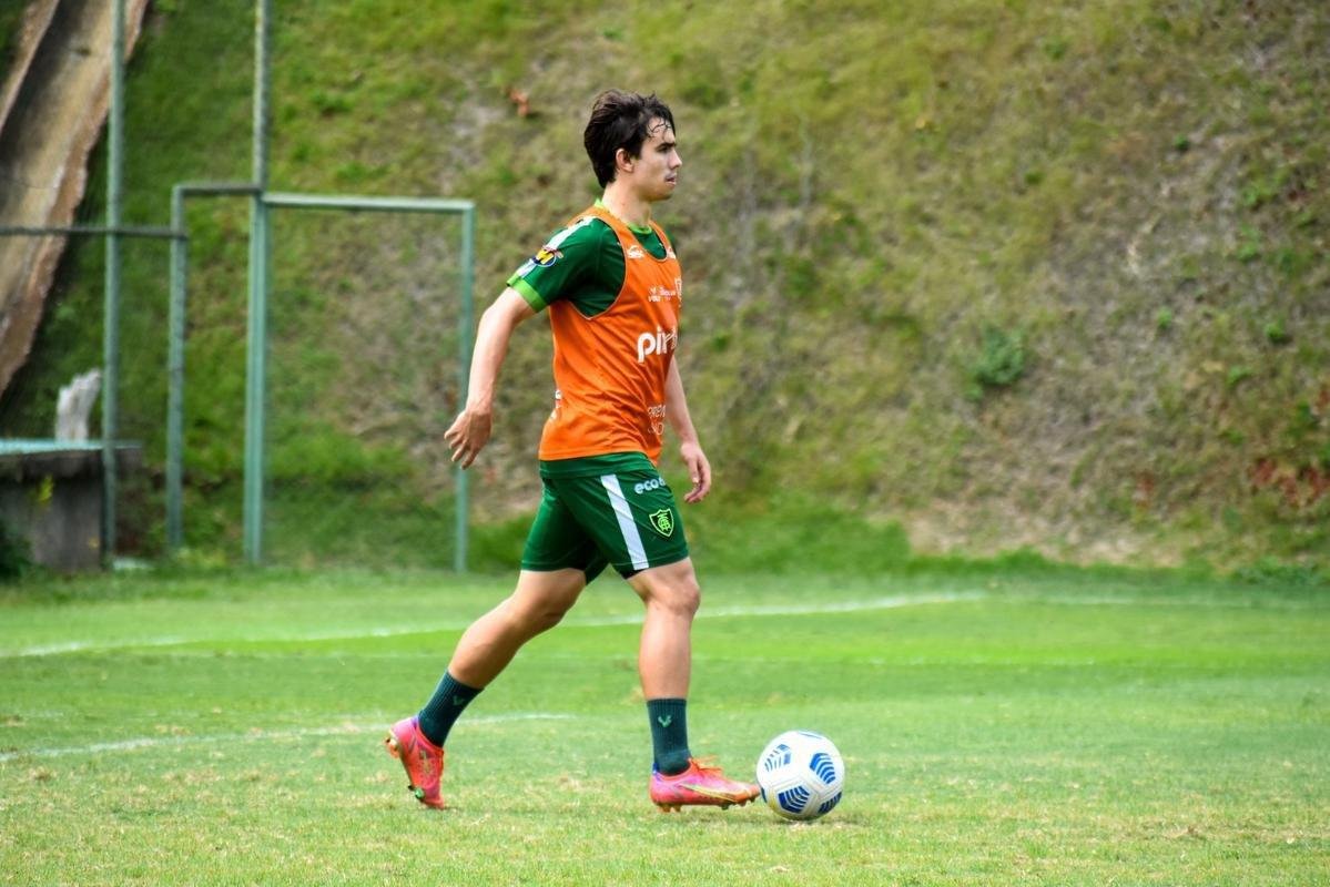 Fotos do treino do Amrica nesta sexta-feira (19), no CT Lanna Drumond, antes de viajar ao Rio de Janeiro para enfrentar o Fluminense