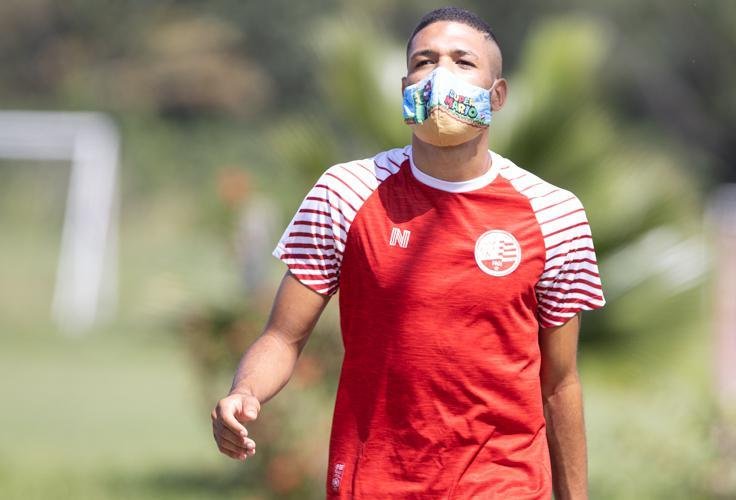 Jogadores, membros da comissão técnica, dirigentes e funcionários do Náutico realizaram testes para Covid-19 na manhã desta sexta-feira; resultados são previstos até a próxima segunda.