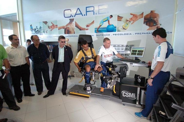 Fotos da inaugura��o do Centro Avan�ado de Reabilita��o Esportiva (CARE) da Toca da Raposa II, em 2007