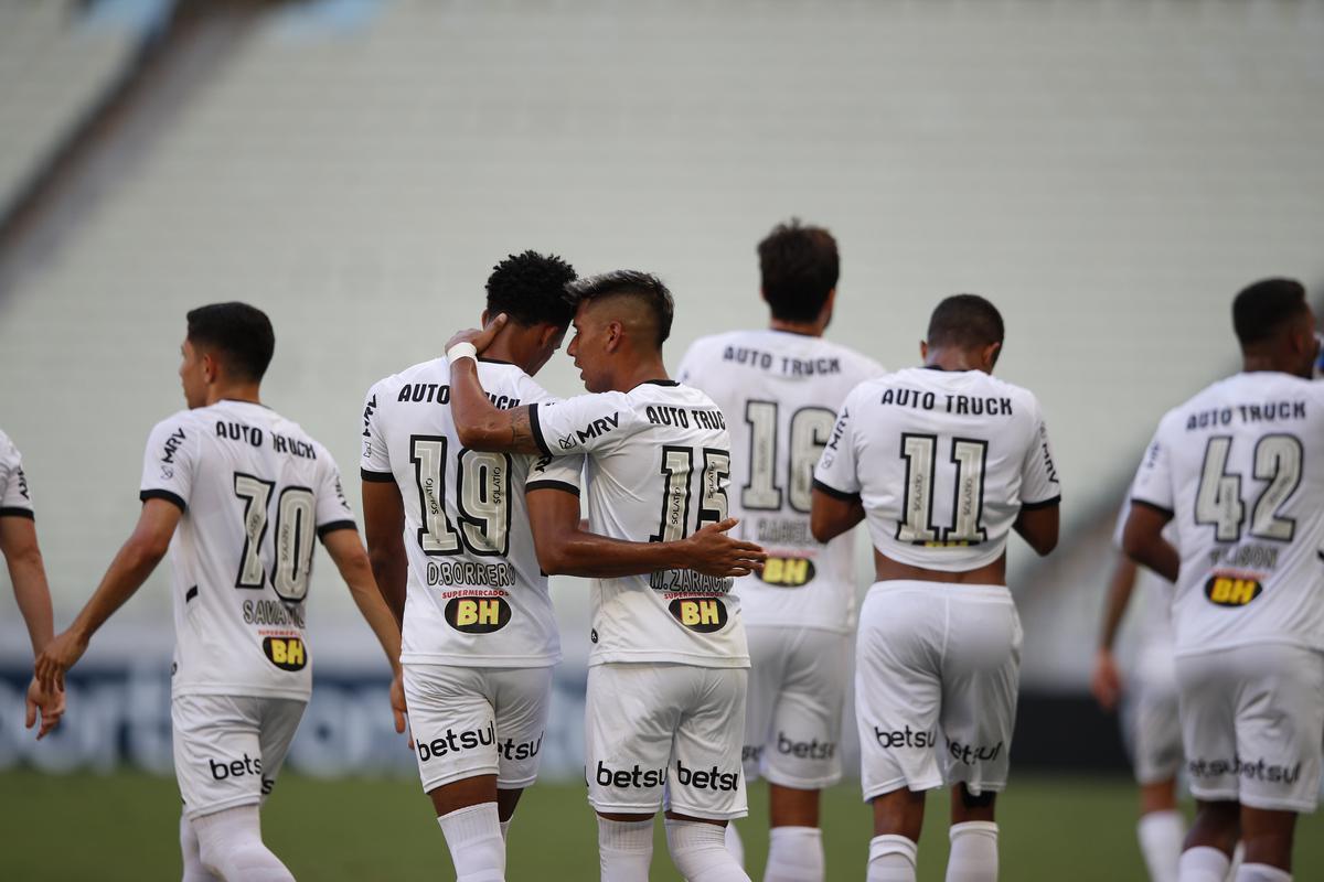 Fotos do jogo entre Ceará e Atlético, que terminou empatado por 2 a 2