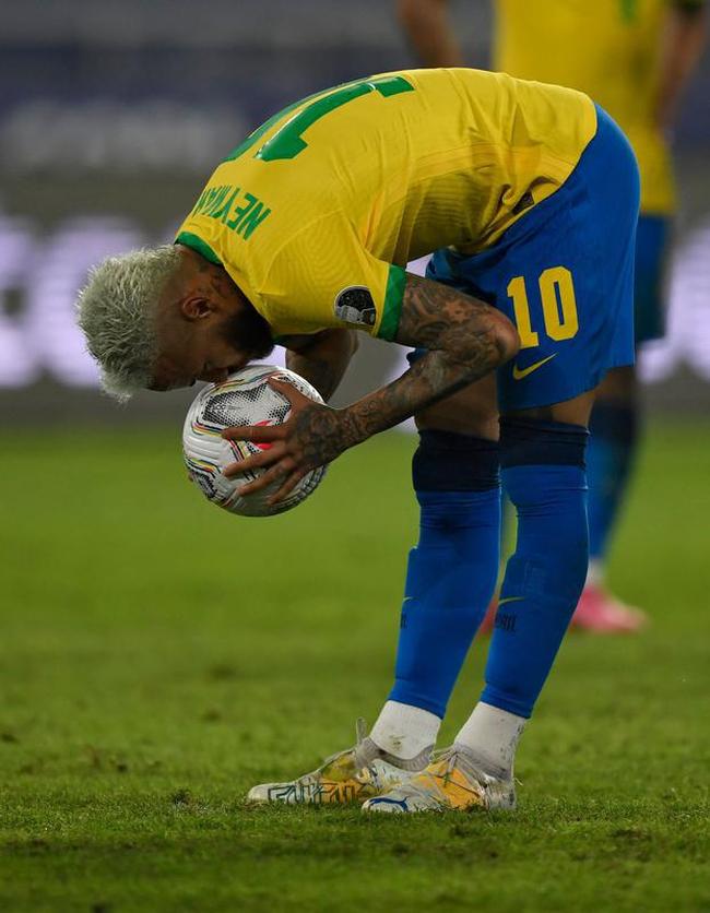 Brasil e Peru se enfrentaram pela segunda rodada do Grupo B da Copa Amrica