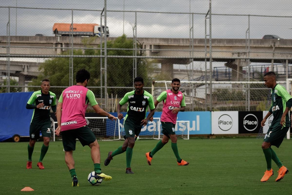Treino do Amrica no CT do Grmio, em Porto Alegre, antes de 'deciso' contra o Inter pelo Brasileiro