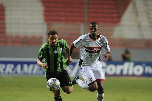 Fotos do segundo tempo da partida entre Amrica e Botafogo-SP, no Independncia