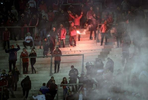 Fotos das torcidas de River Plate e Cruzeiro no Monumental de Nez, em Buenos Aires, em jogo de ida das oitavas de final da Copa Libertadores