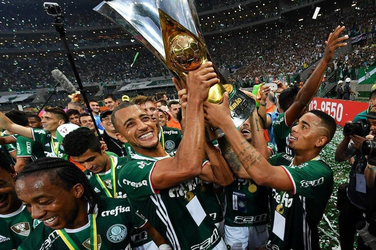 Palmeiras vence Chapecoense no Allianz Parque e conquista nono ttulo brasileiro. Dudu ergueu a taa