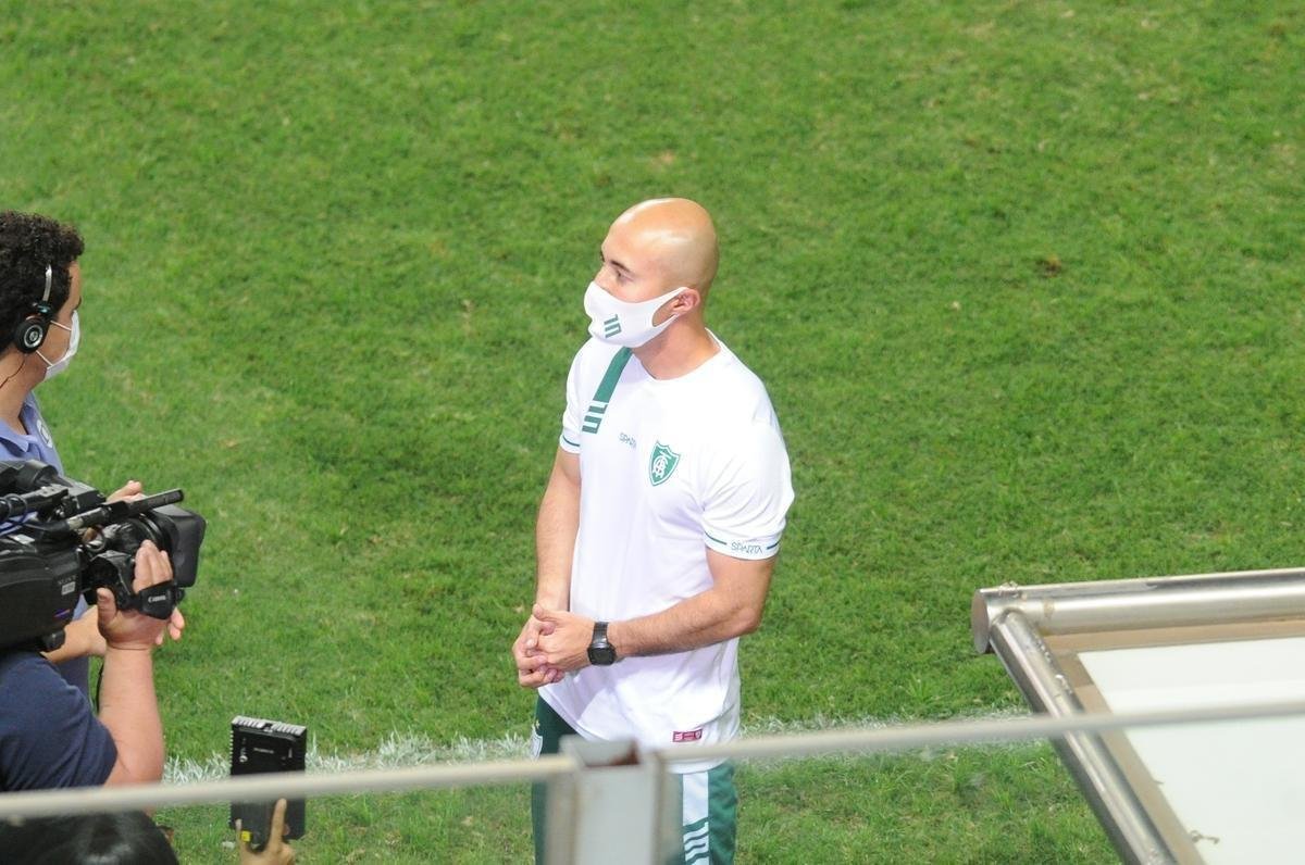 Fotos do jogo entre Amrica e Sampaio Corra, no Independncia, em Belo Horizonte, pela 27 rodada da Srie B do Campeonato Brasileiro