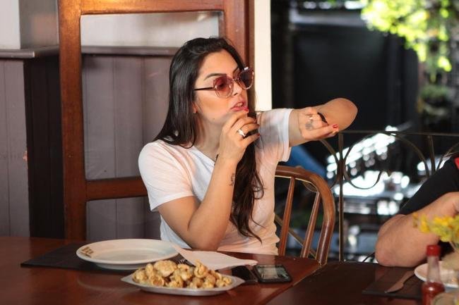 Na primeira vez de Larissa Riquelme em Belo Horizonte, levamos a modelo e apresentadora paraguaia para um verdadeiro banquete de pratos tpicos da culinria mineira. E ela adorou!