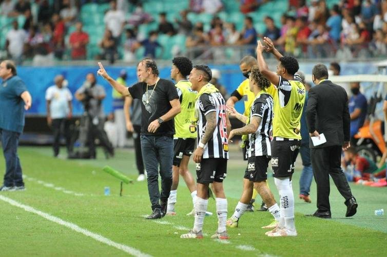 Com gols de Hulk, de pnalti, e Keno (e), o Galo virou sobre o Bahia, por 3 a 2 e chegou ao bicampeonato brasileiro