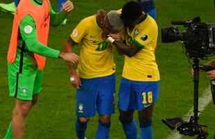 Jogadores da Seleo Brasileira lamentam derrota para Argentina na final da Copa Amrica, por 1 a 0, no Maracan 