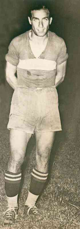 19/03/1941 - Atacante Niginho com a camisa do Palestra Itlia em 1941.