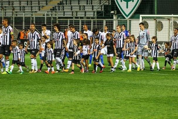 Atlético e Paraná se enfrentaram no Independência, pela semifinal da Primeira Liga