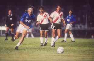 1992 - Supercopa da Libertadores - Cruzeiro foi campeo, quando venceu o Racing na deciso. Imagem da partida diante do River Plate, nas quartas de final, no primeiro jogo das quartas de final.