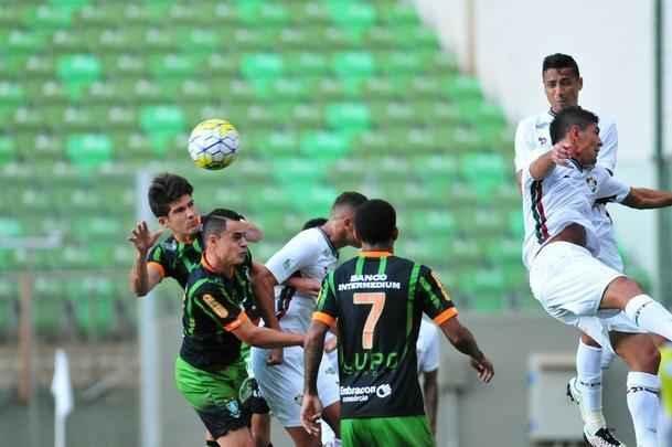 Imagens do jogo entre Amrica e Fluminense no Independncia