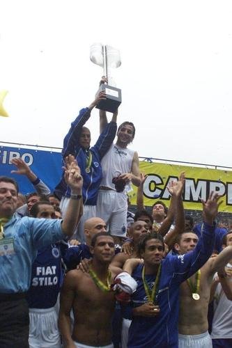 Imagens do meia Alex, campeo da Trplice Coroa com a camisa do Cruzeiro