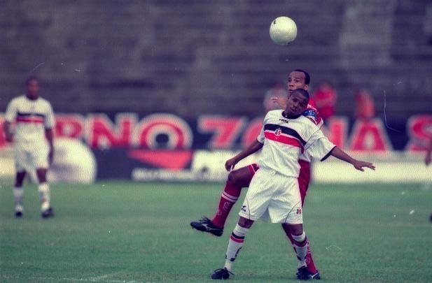 Camisa da Finta para o ano de 2003 do Santa Cruz