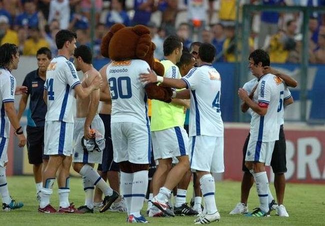 Atletas celestes vibraram com vitria e permanncia na Srie A