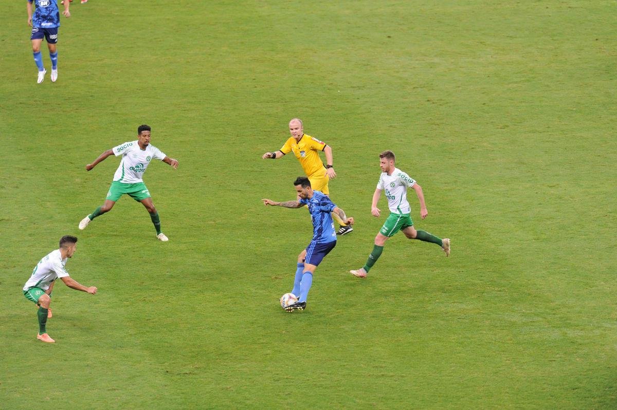 Fotos do duelo entre Cruzeiro e Chapecoense, no Mineiro, pela quarta rodada da Srie B