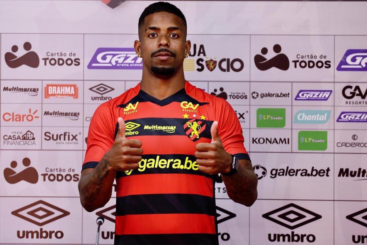 Hayner, lateral-direito (Sport)