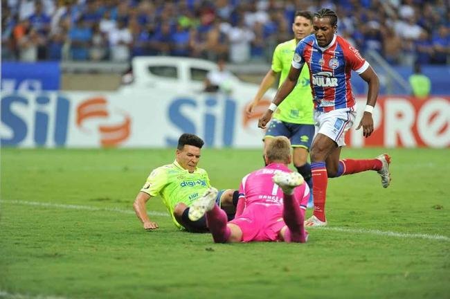 Cruzeiro estreou terceiro uniforme, o ltimo produzido pela Umbro