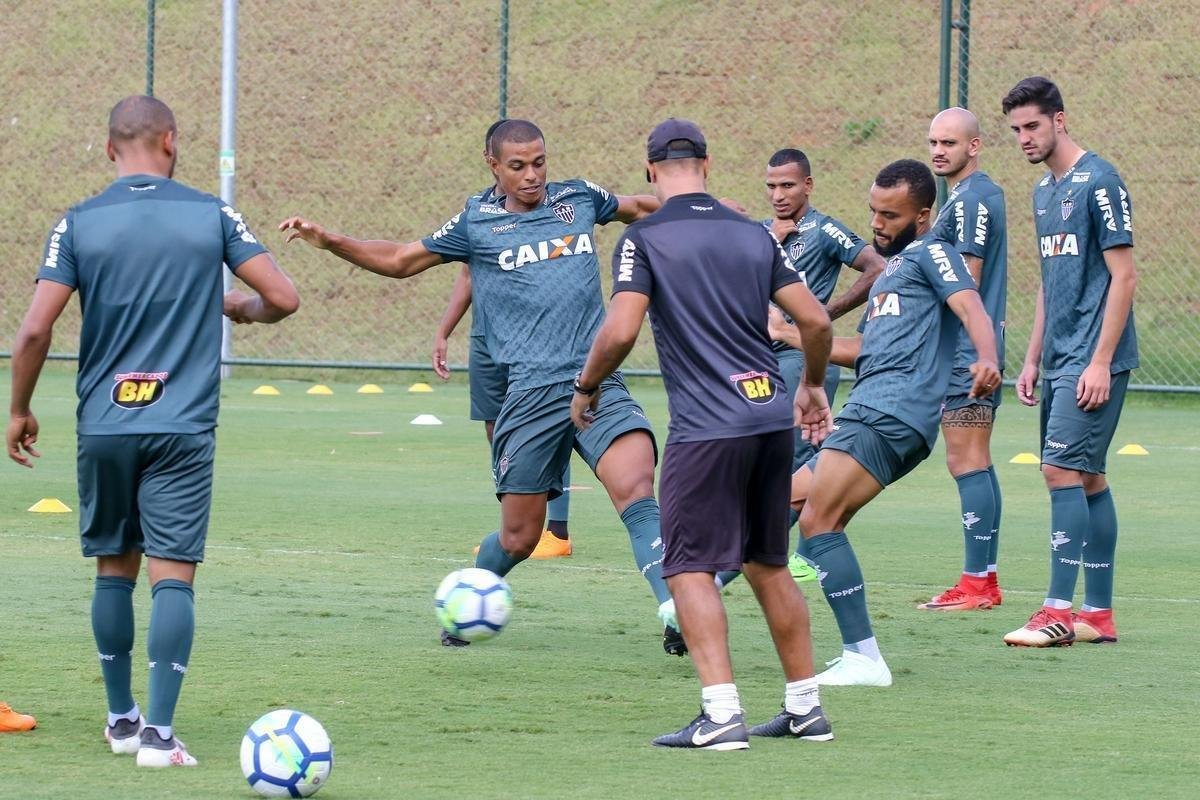 Jogadores e comisso tcnica do Atltico utilizaram novo uniforme pela primeira vez