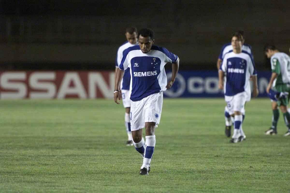 2005 - Copa Sul-Americana - Cruzeiro foi eliminado nas oitavas de final ao ser derrotado pelo Vlez Sarsfield. Imagem da partida diante do Juventude, no Mineiro, pela primeira fase.