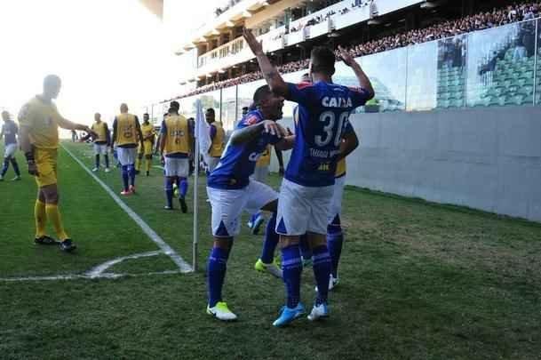 Thiago Neves colocou o Cruzeiro em vantagem no clssico: 1 a 0