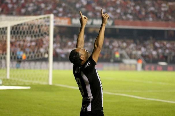 Atlético saiu atrás, conseguiu virada com Róger Guedes e Ricardo Oliveira, mas cedeu empate no Morumbi